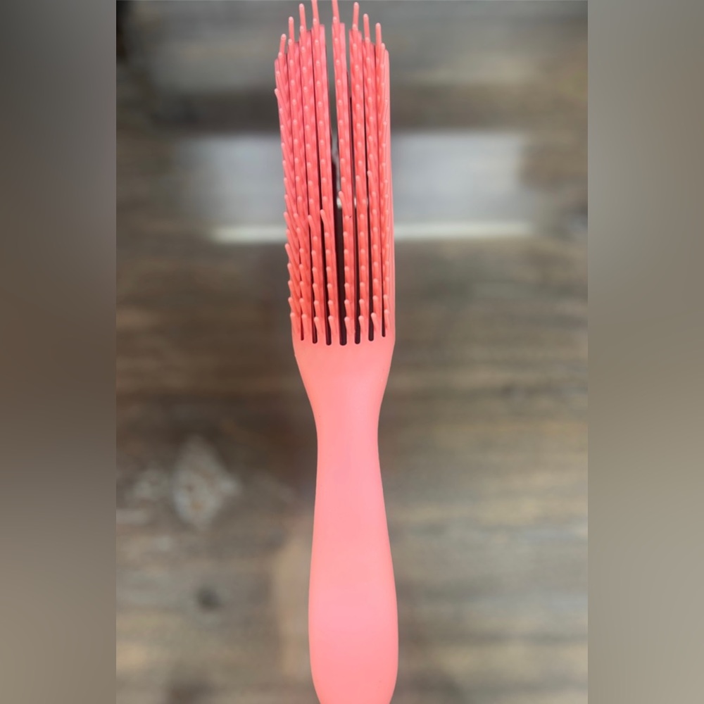 Detangling brush